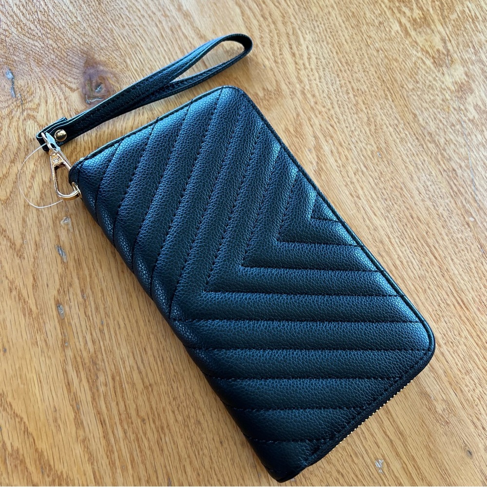 Black Chevron Wristlet Wallet - Picture 2 of 8